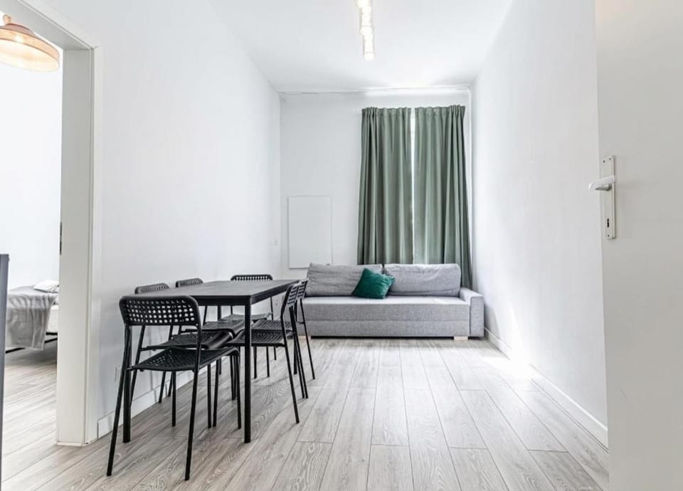 Bed, Seating area, Dining area, Bedroom