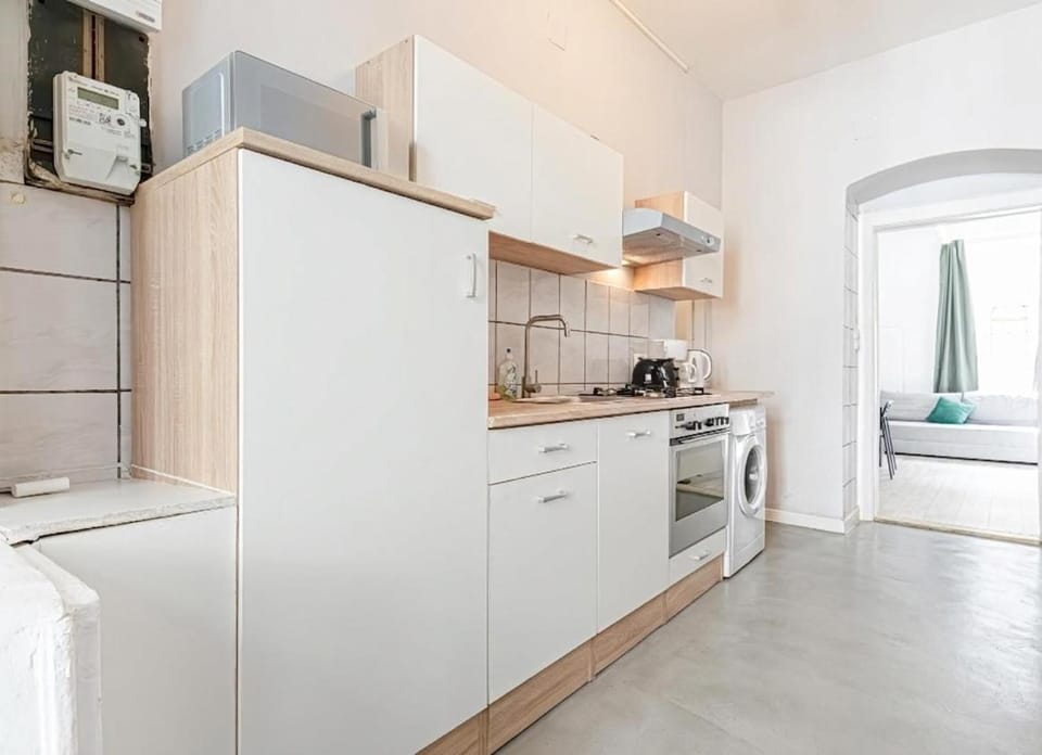 Kitchen or kitchenette, oven, pet friendly, stove