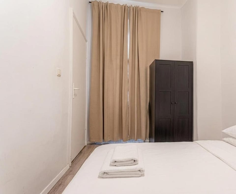 Bed, Bedroom, towels, wardrobe