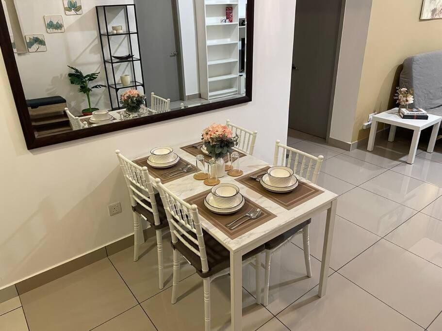 Seating area, Dining area