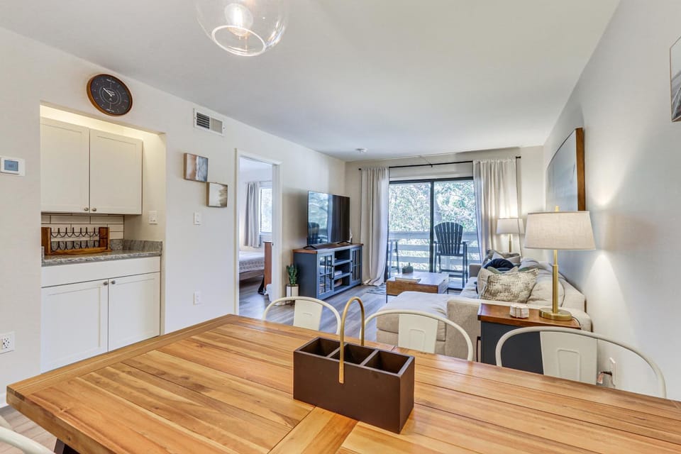 Hilton Head Island Gem, Walk to Folly Field Beach! House in Hilton Head Island