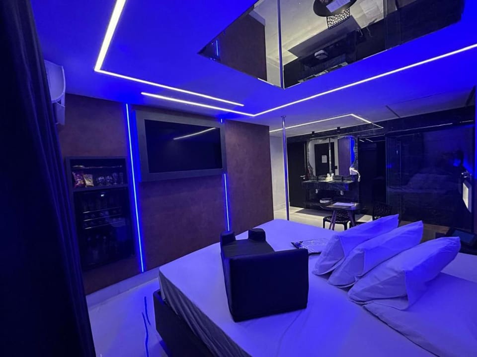 Shower, Bed, Bathroom, TV and multimedia, bidet, minibar