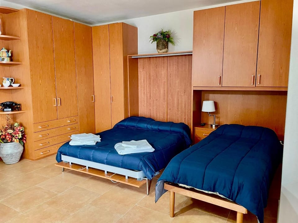 Bedroom, wardrobe