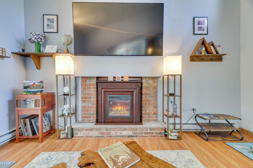 Fire Pit, Pool & Beach Access: Tobyhanna Home! House in Coolbaugh Township