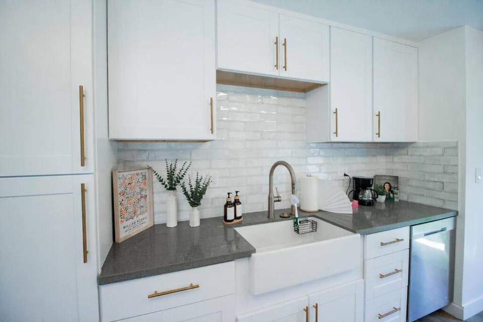 Comfortable & Modern 3BD/2BA Home -pet friendly! House in Lawndale