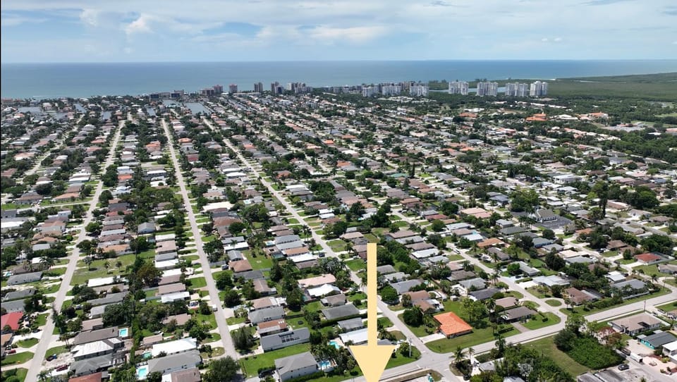 Property building, Neighbourhood, Bird's eye view