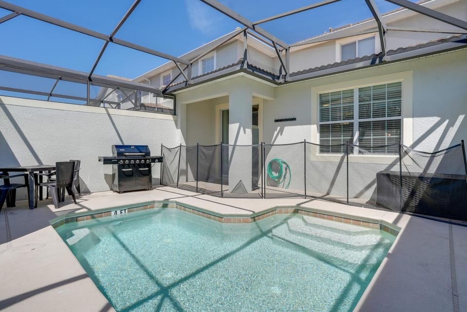 Kissimmee Getaway w/ Pool Access: 5 Mi to Disney House in Kissimmee