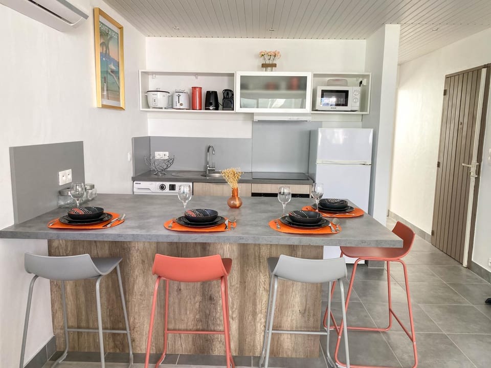 Coffee/tea facilities, minibar, pet friendly, stove, toaster