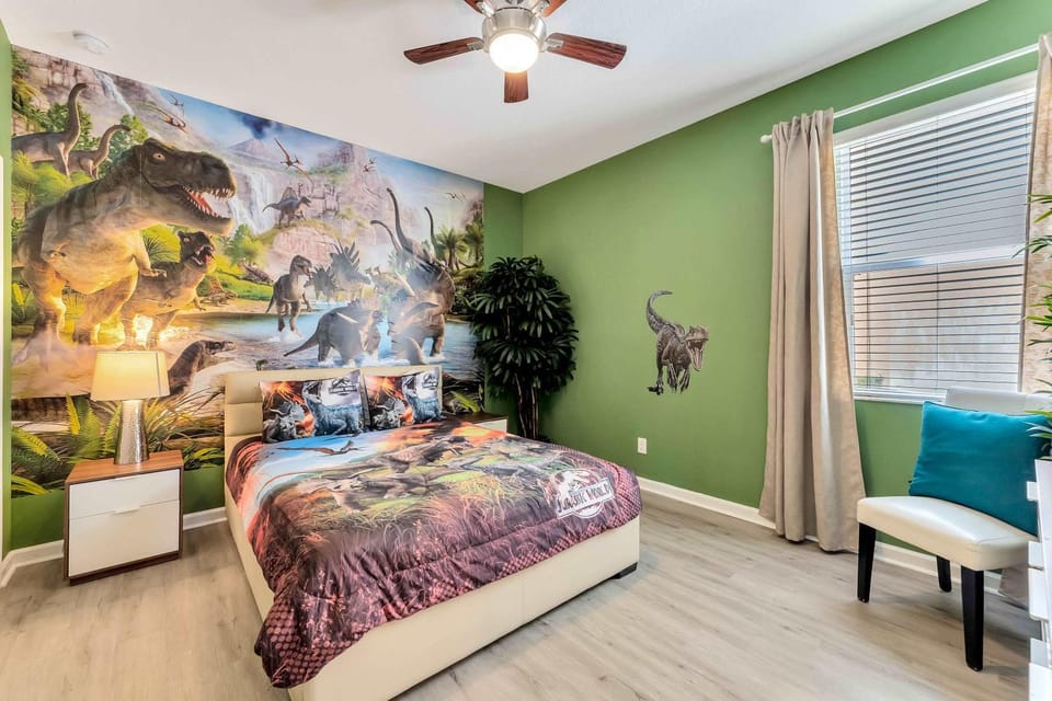 Spacious home w private heated pool & game room House in Four Corners