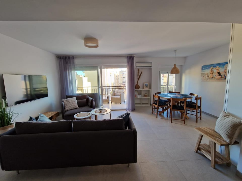 APARTAMENTO AQUAMARINA J&B SOLO FAMILIAS Apartment in Gandia