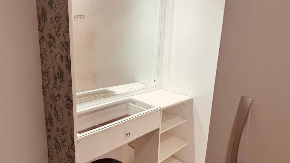 Bedroom, storage