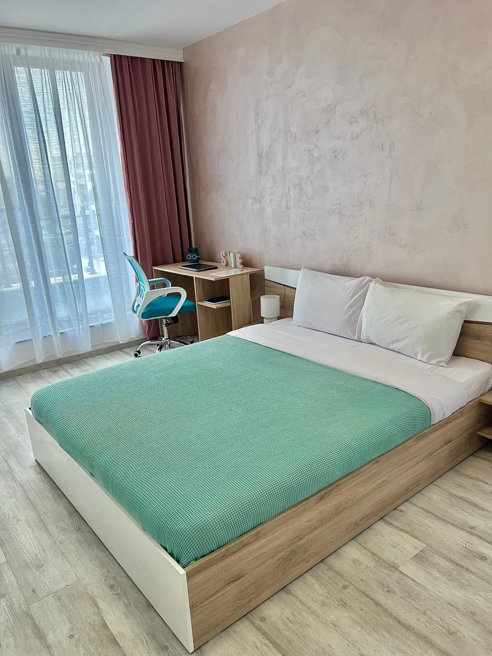 Bed, Photo of the whole room, Seating area, Bedroom