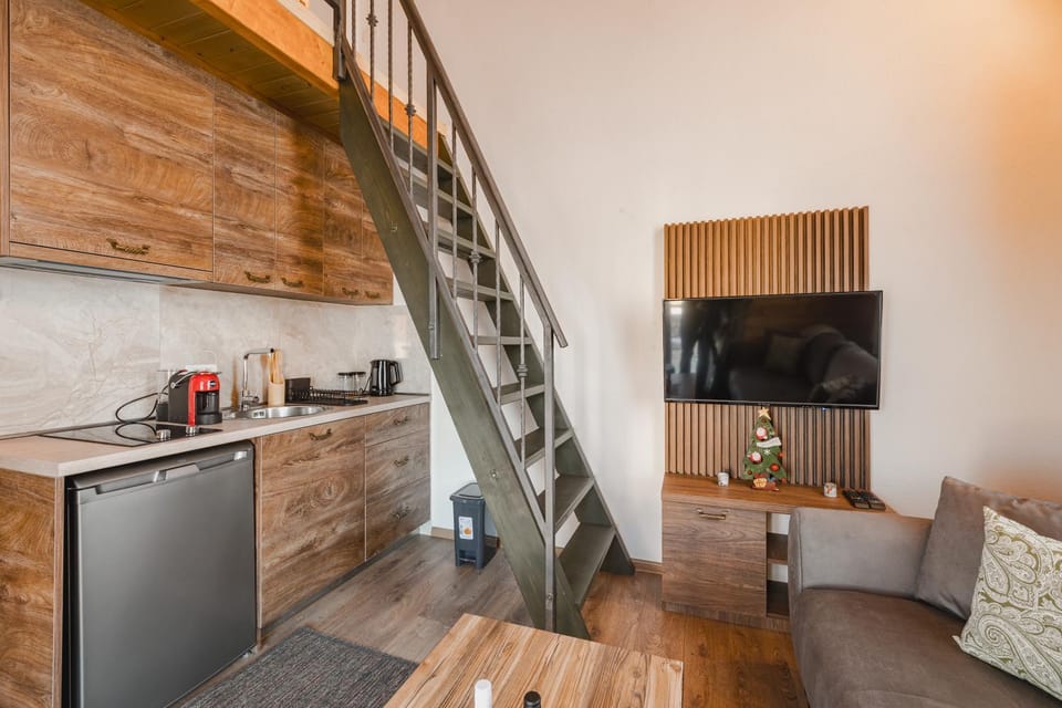 TV and multimedia, Kitchen or kitchenette, Living room, Seating area