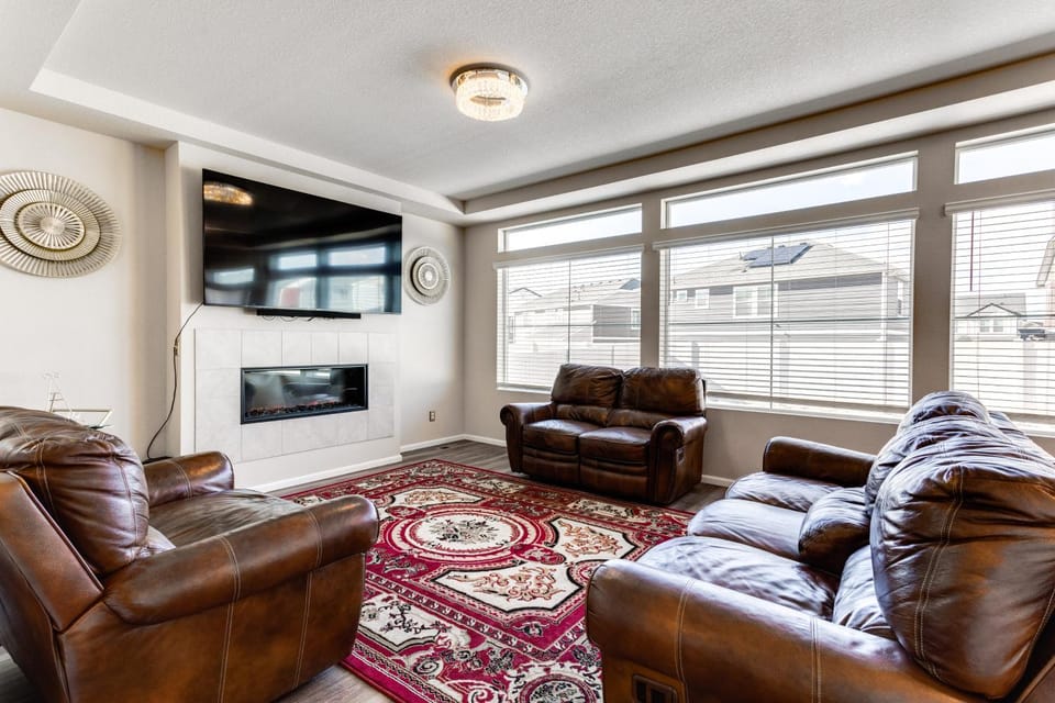 17 Mi to Downtown Denver: Modern Aurora Home! House in Aurora