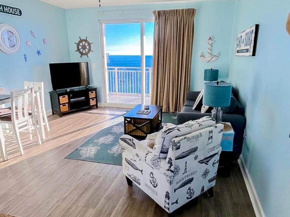 Communal lounge/ TV room, TV and multimedia, Photo of the whole room, Seating area, Dining area, Sea view