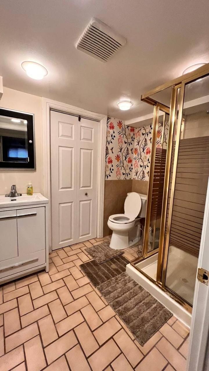 Downtown-Jackson Park private Budget Friendly Room Vacation rental in Windsor