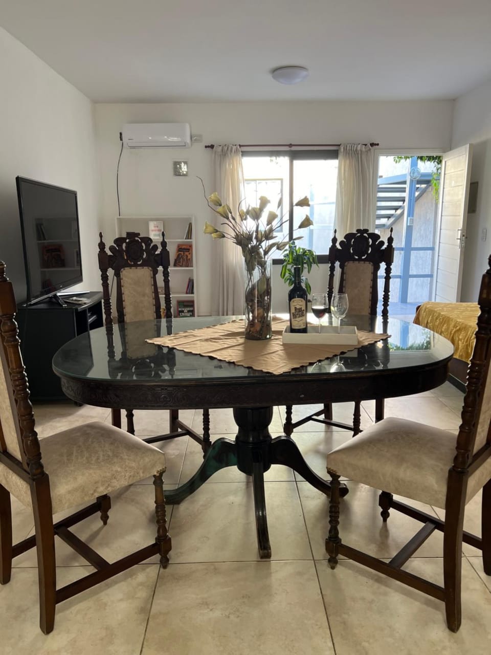 Seating area, Dining area