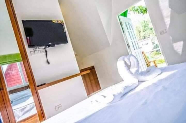 Mountain View Resort and Phupha Srirung Resort House in Phuket