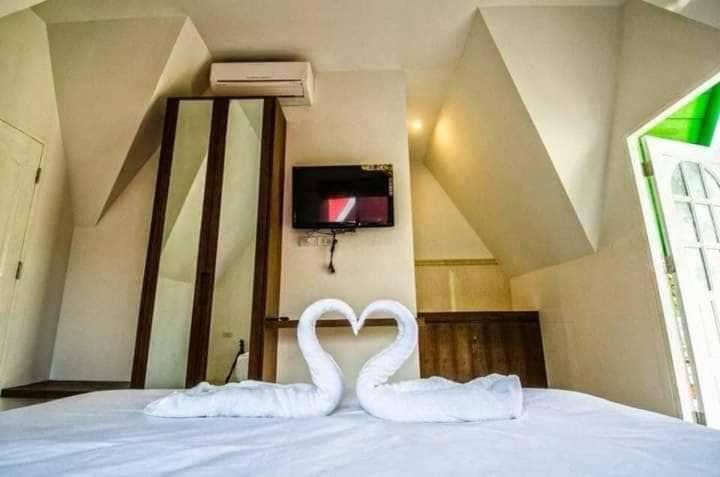 Mountain View Resort and Phupha Srirung Resort House in Phuket