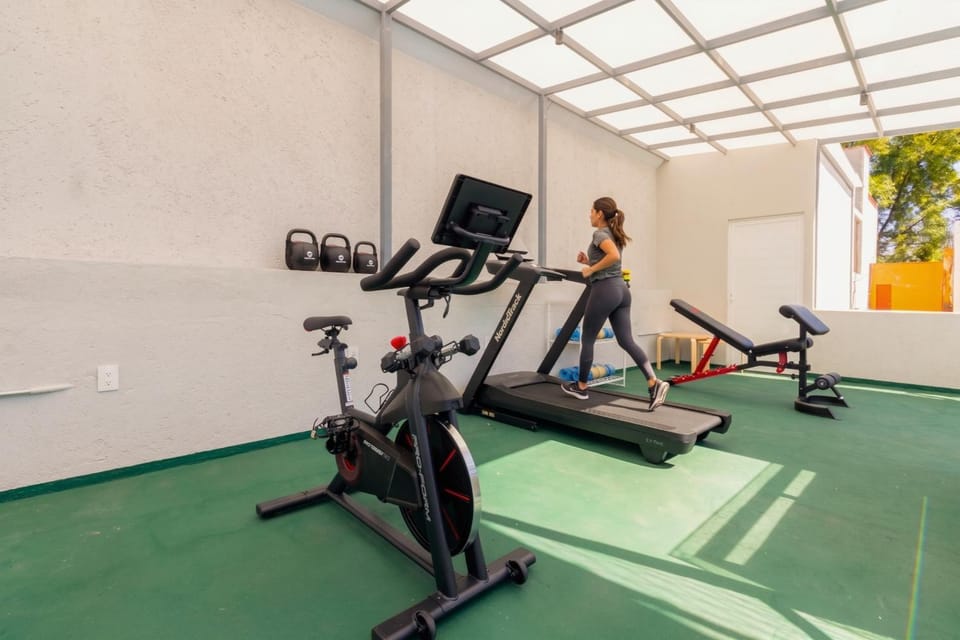 Balcony/Terrace, Fitness centre/facilities, Seating area, City view