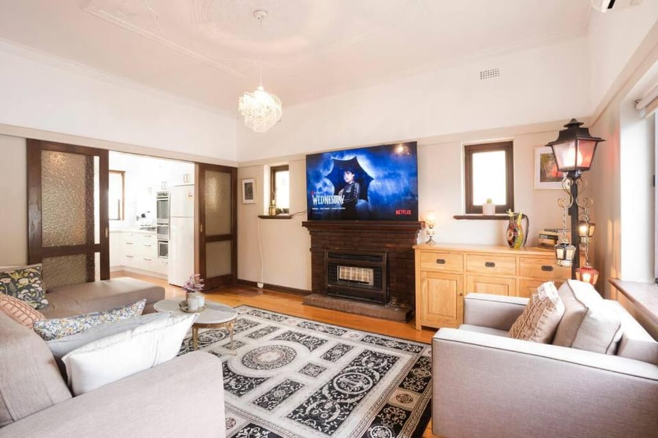 Richmond Delights - 4 Bedrooms and a Big Backyard House in Melbourne