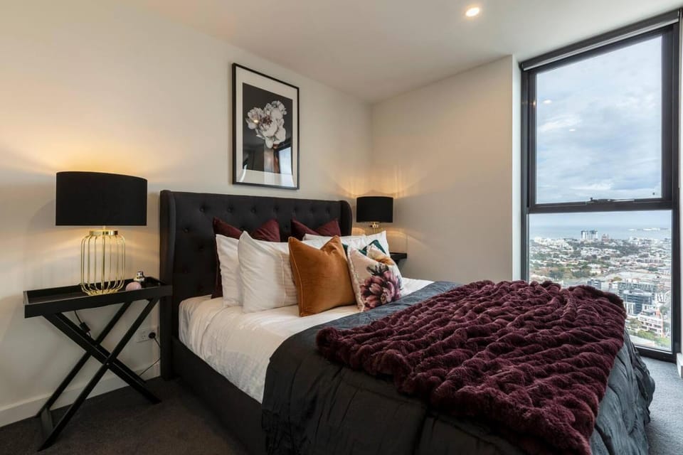 Stylish Southbank Apt Sweeping Bay & City Views Apartment in Southbank