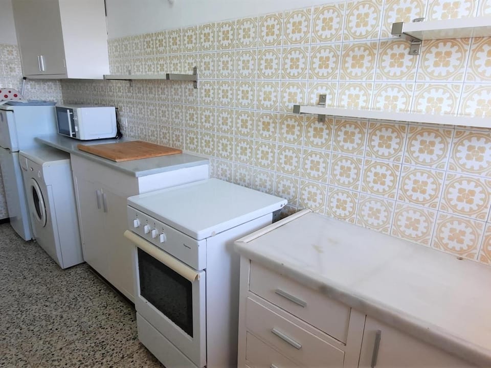 Apartamento cómodo 2 habitaciones con terraza y wifi a 600m de la playa en Llançà - ES-170-14 Apartment in Alt Empordà