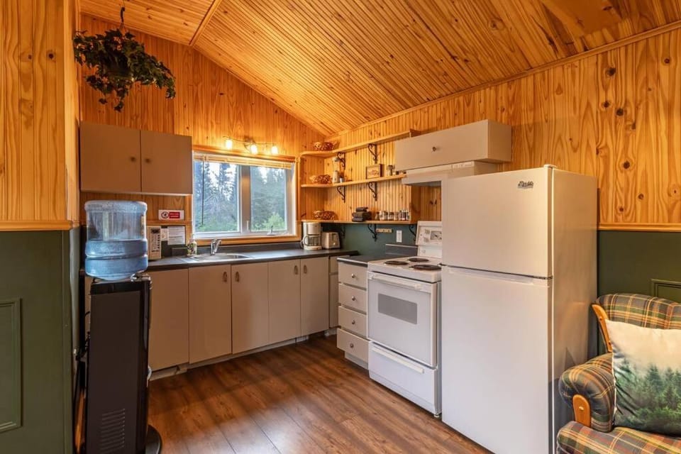 Refuge Rustic bordé par rivière et la nature Chalet in Maine