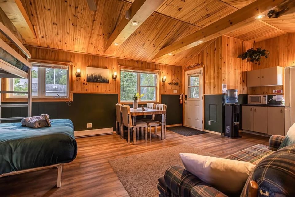 Refuge Rustic bordé par rivière et la nature Chalet in Maine