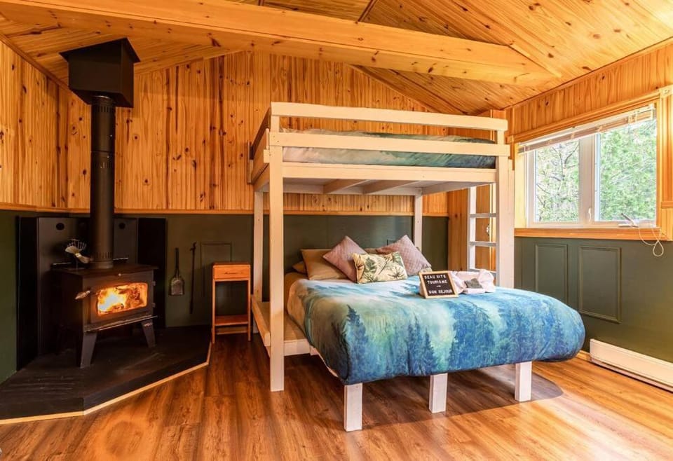 Refuge Rustic bordé par rivière et la nature Chalet in Maine