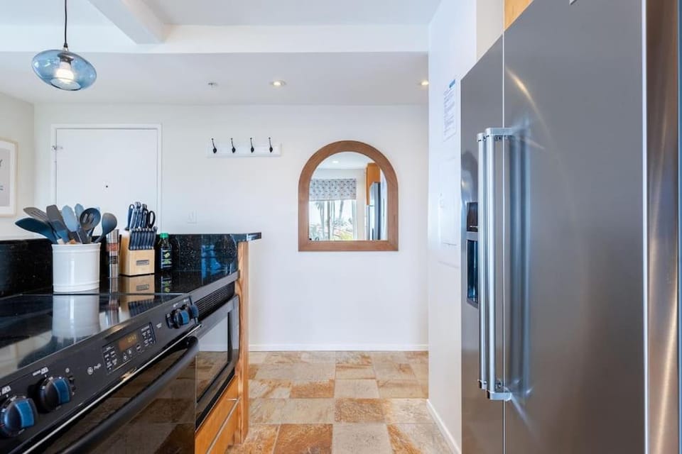 Kitchen or kitchenette, dishwasher, oven, pet friendly, stove