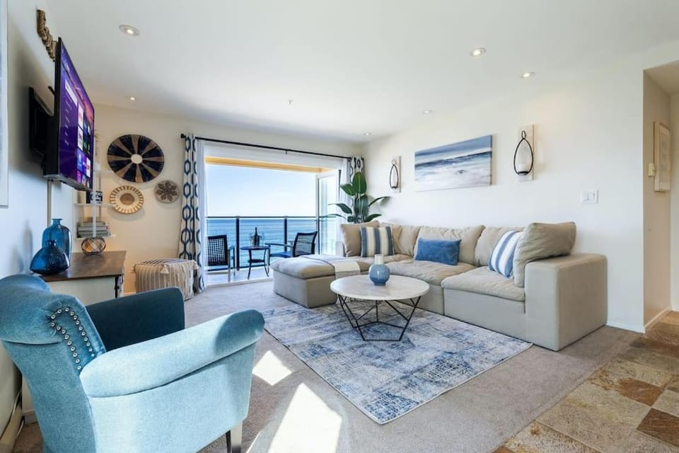 TV and multimedia, Balcony/Terrace, Living room, Seating area, Evening entertainment, Sunset