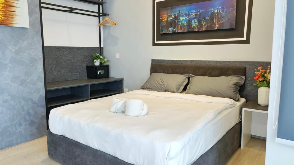Bed, Bedroom