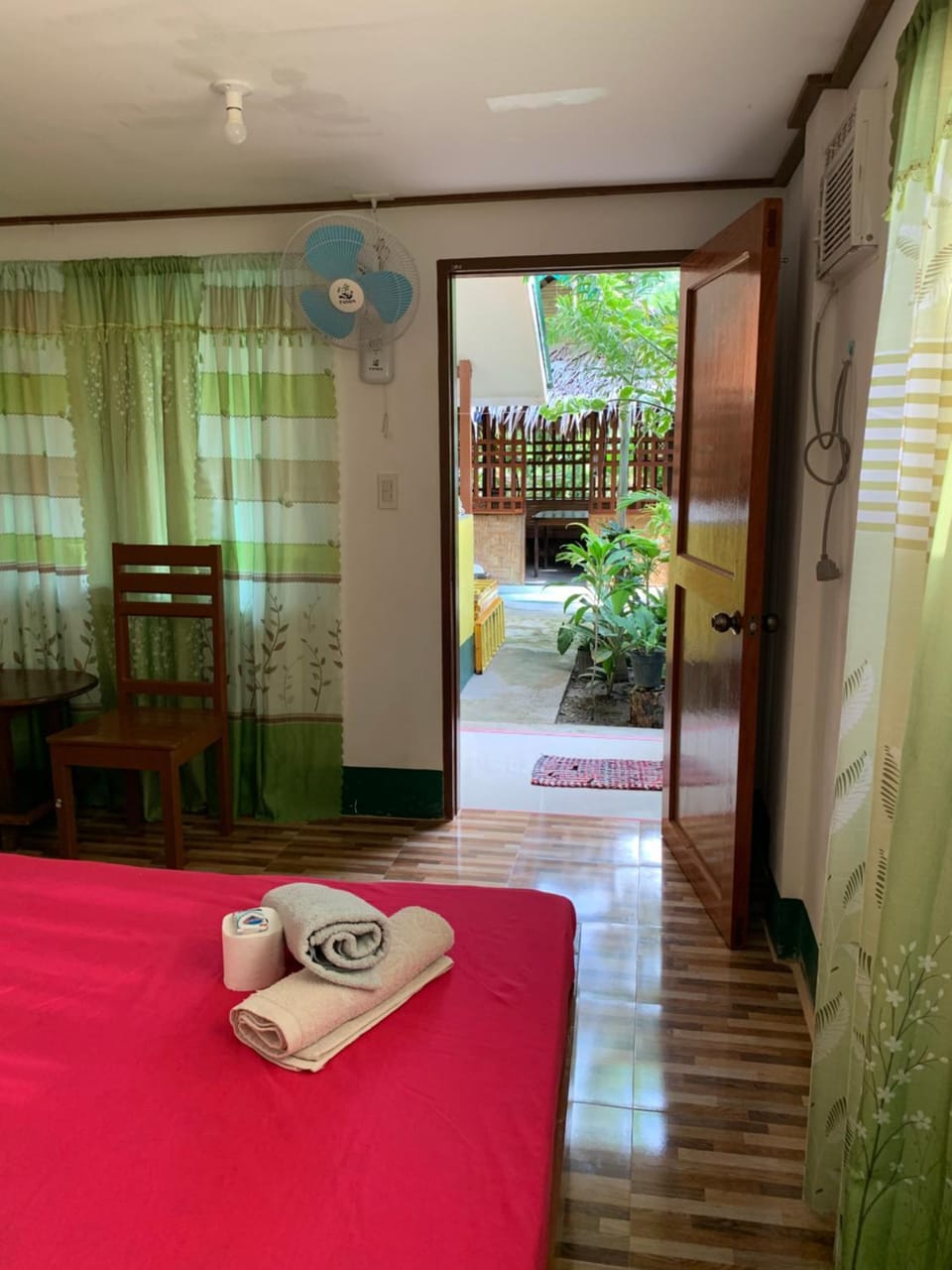 Divinagracia Cottages Bed and Breakfast in San Vicente