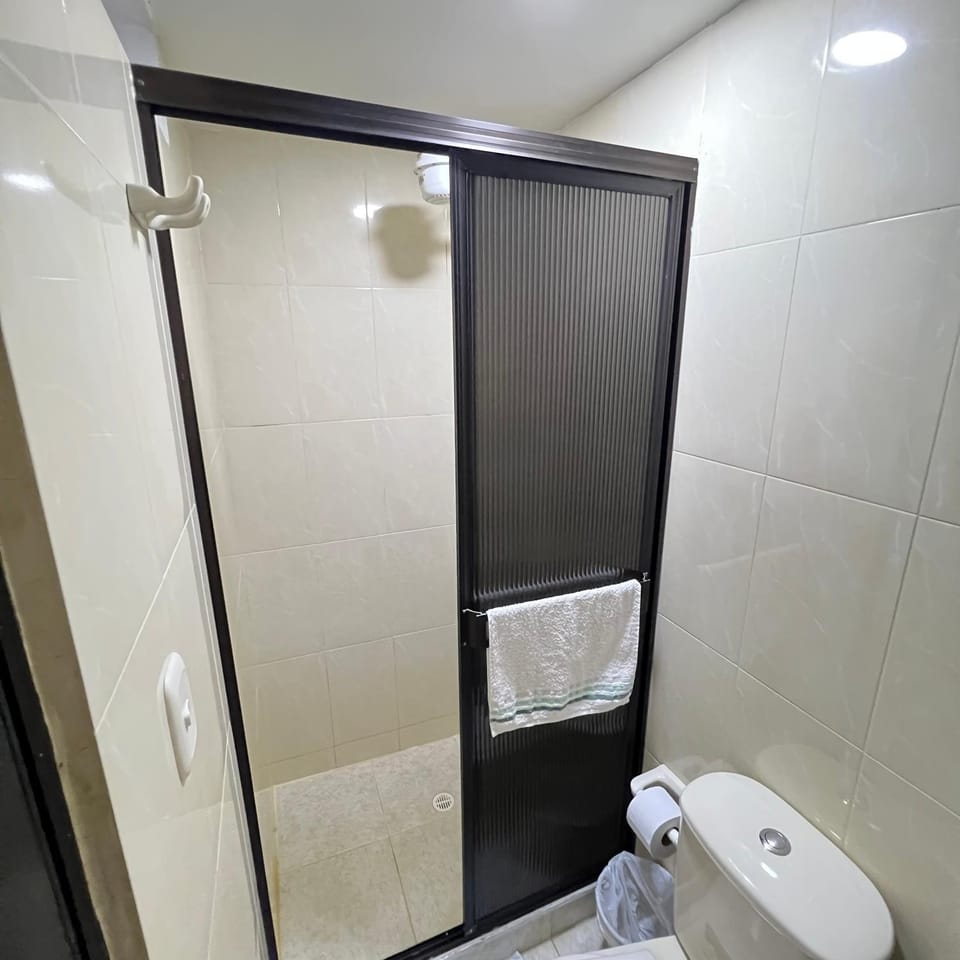Shower, Bathroom, towels