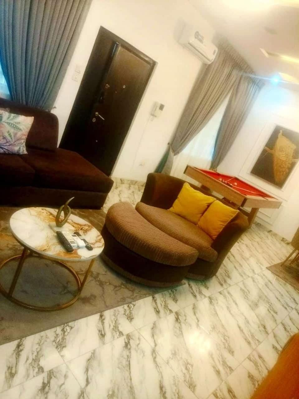 3Bed Profssnal & Family Friendly with Swimming pool, Work Stns, PS5, Gym & near Beaches Apartment in Lagos, Nigeria