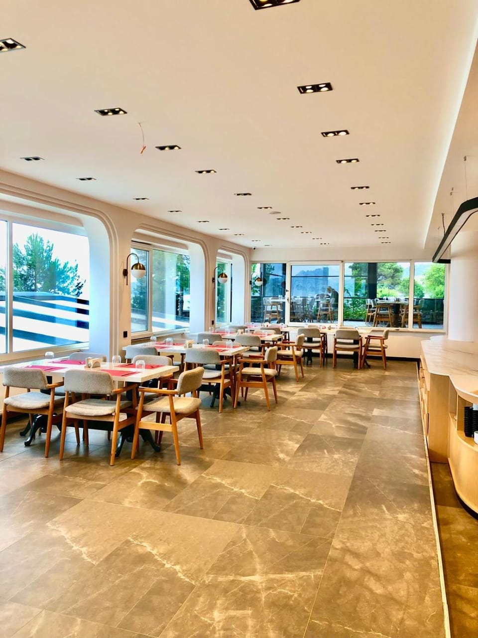Restaurant/places to eat, Banquet/Function facilities