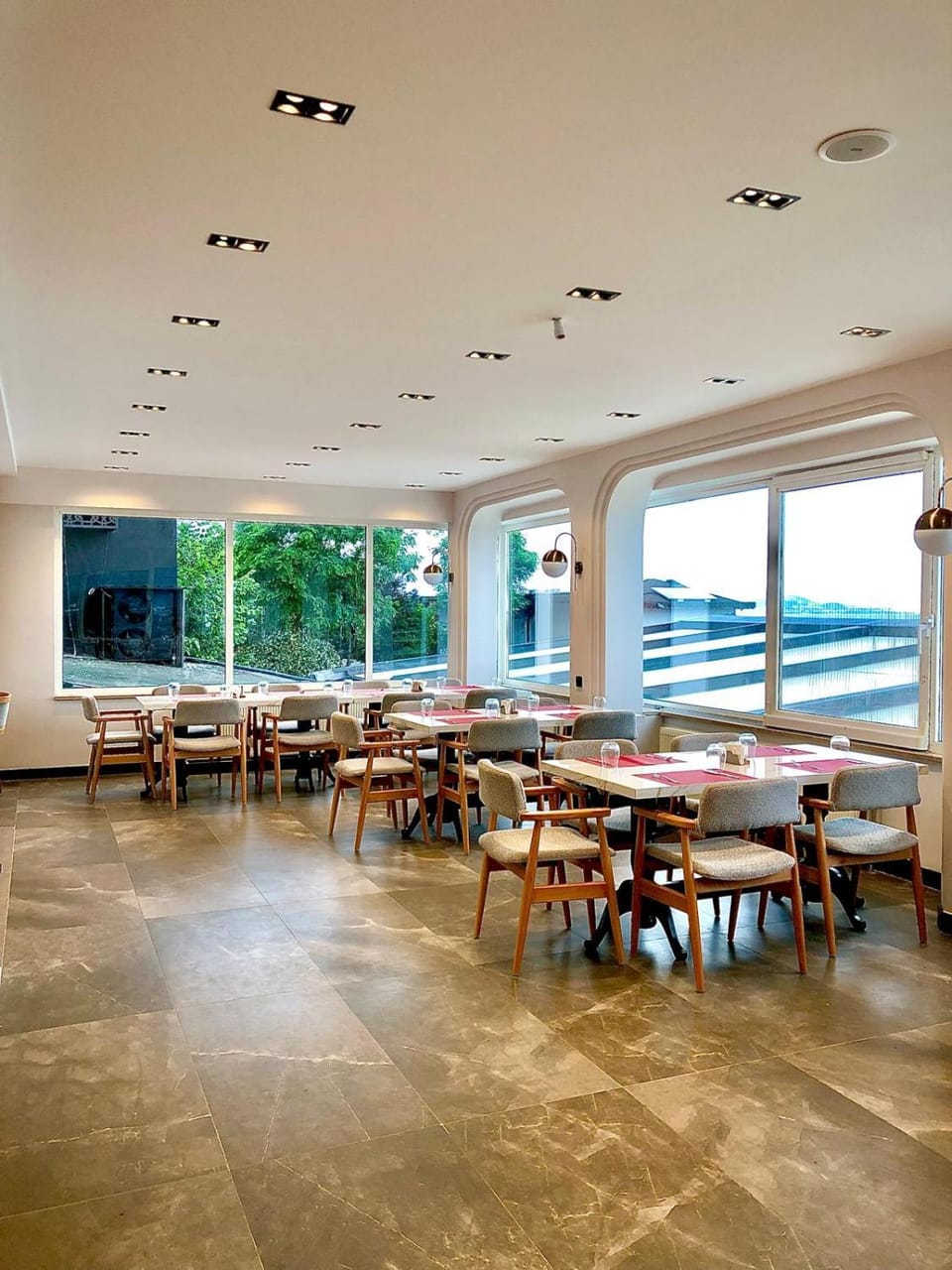 Restaurant/places to eat, Banquet/Function facilities, Seating area