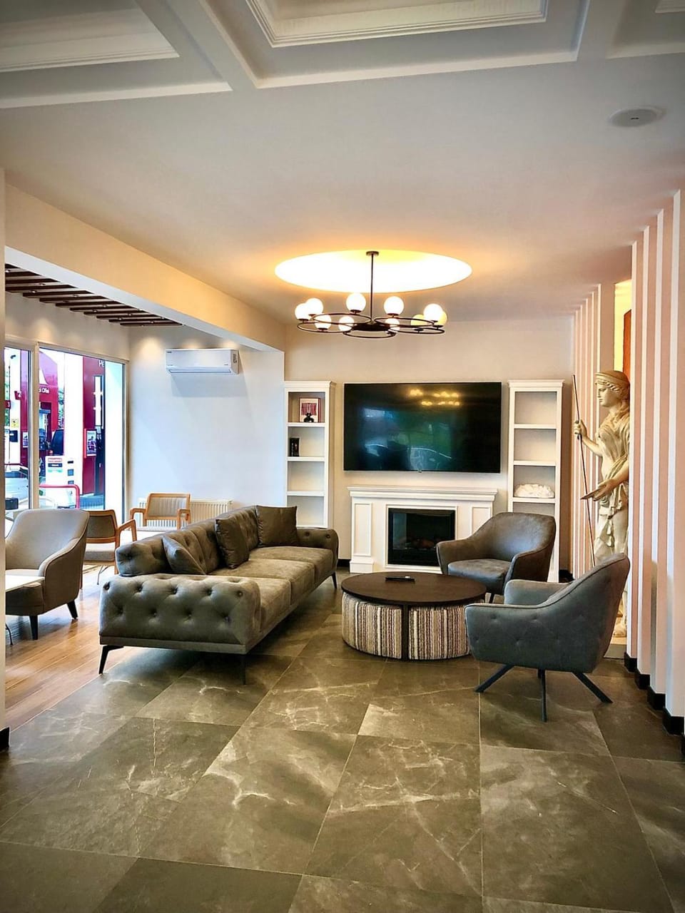 Communal lounge/ TV room, TV and multimedia, Seating area