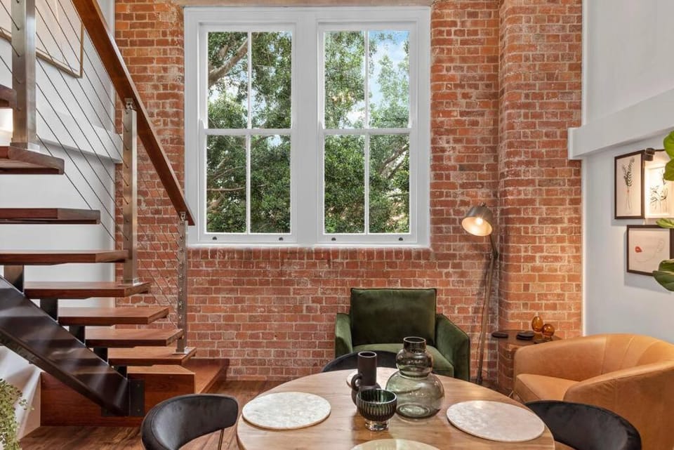 Woolstore Elegance ~ 2Bed/2Bath/1Car ~ Teneriffe Apartment in Bulimba