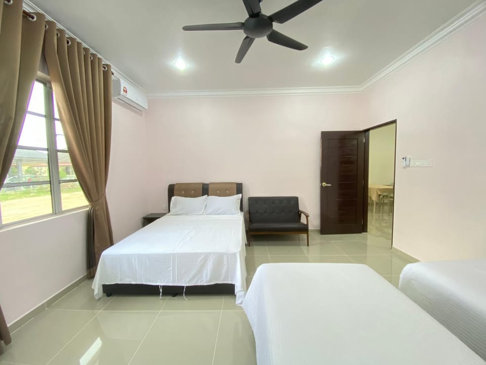 Bed, Photo of the whole room, Bedroom, fireplace