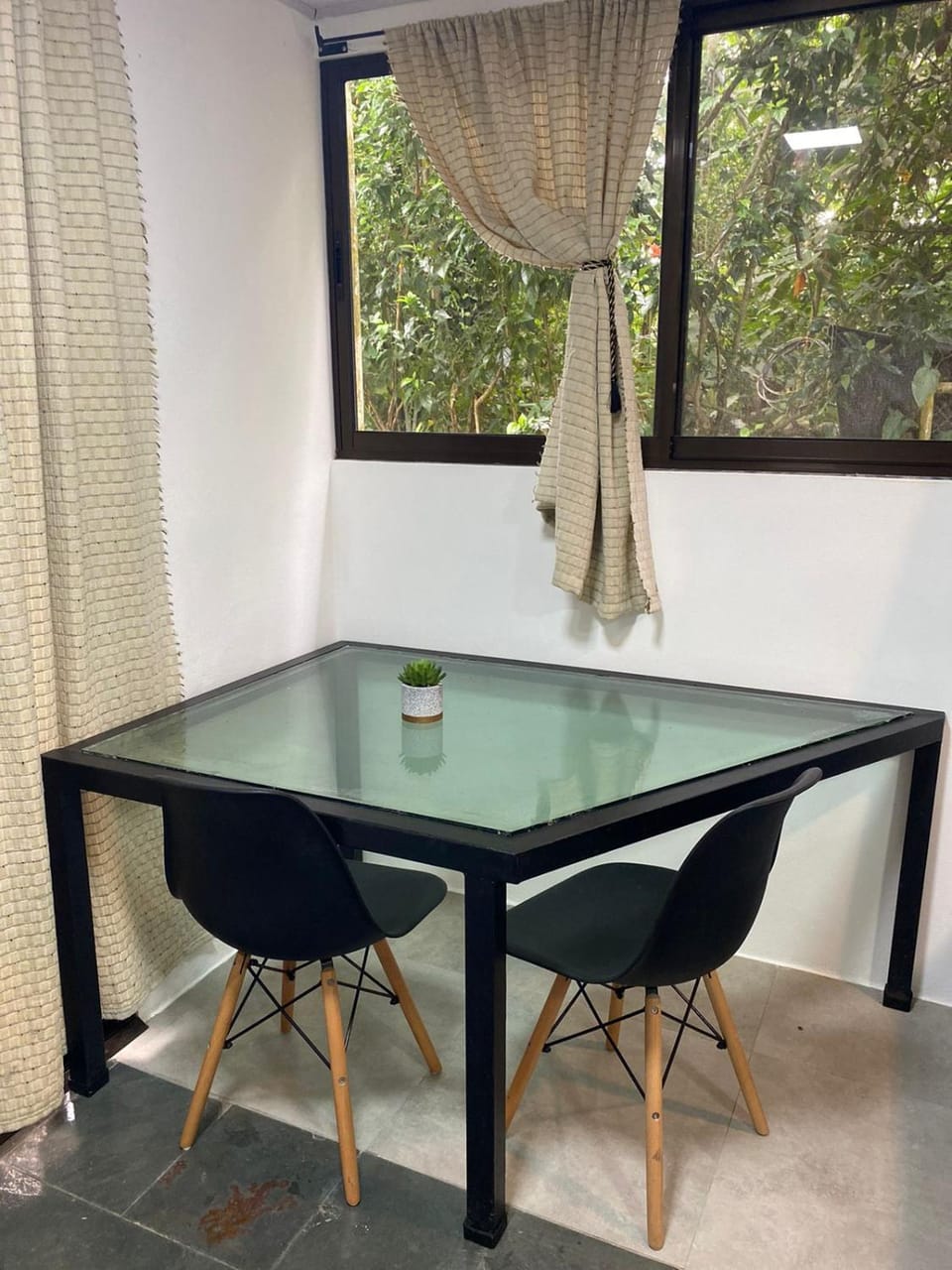 Seating area, Dining area
