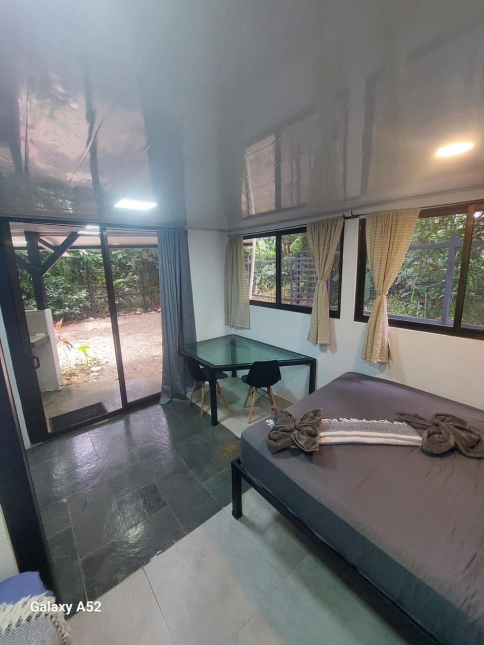 Bed, Seating area, Bedroom