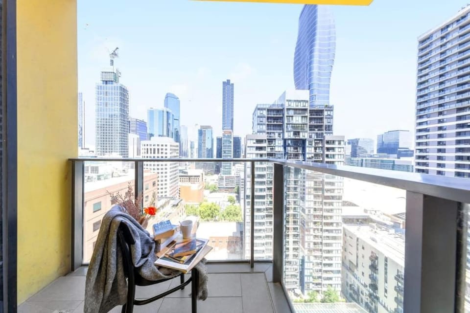 A Chic 2BR Apt City Views Near Southern Cross Apartment in Melbourne
