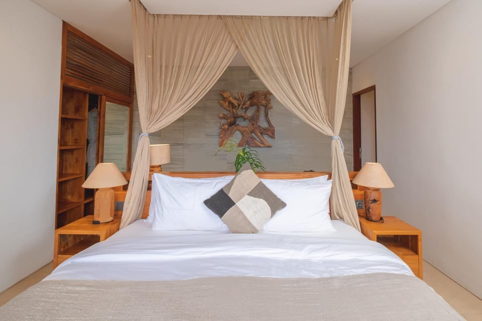 Bed, Decorative detail, Bedroom