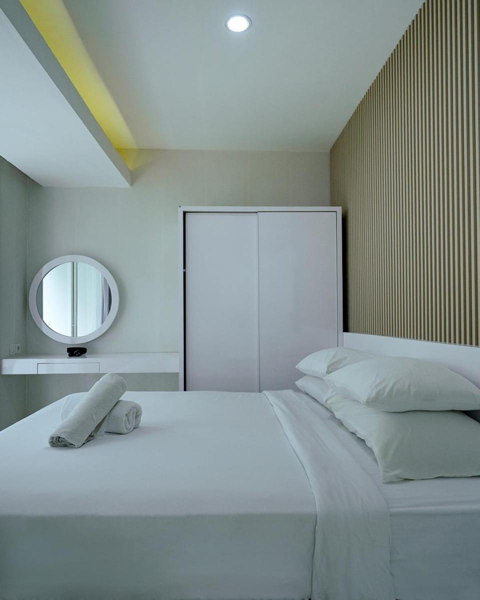 Photo of the whole room, towels