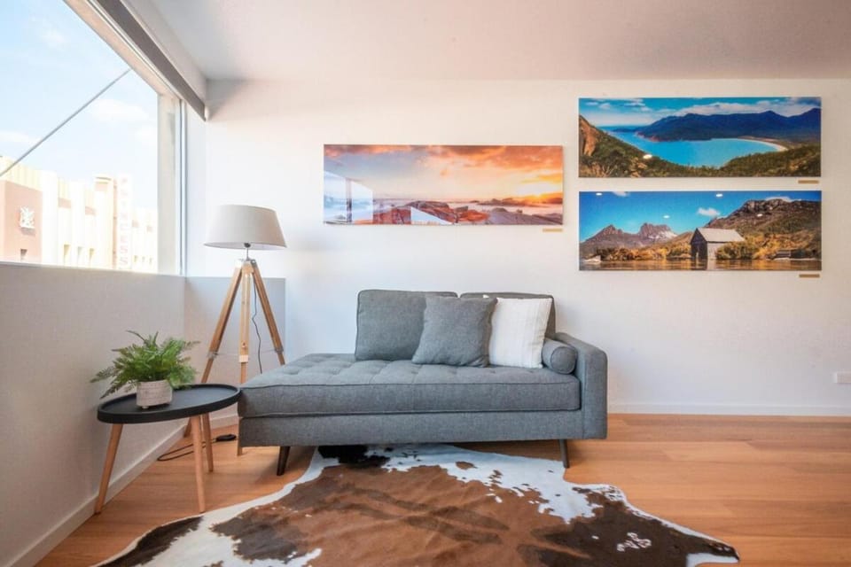 Central & Modern Inner City Apartment with Wi-Fi Apartment in Launceston