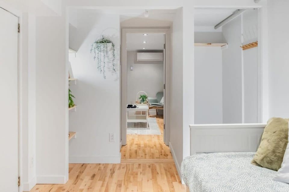 Furnished 2BR Rosemont Apt - Utilities Included Apartment in Laval