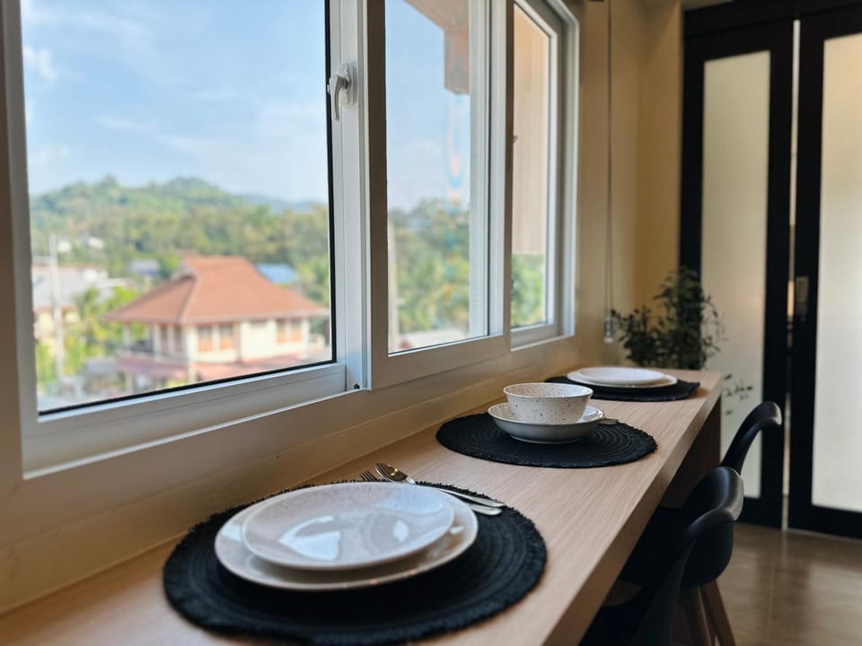 Property building, Restaurant/places to eat, Breakfast