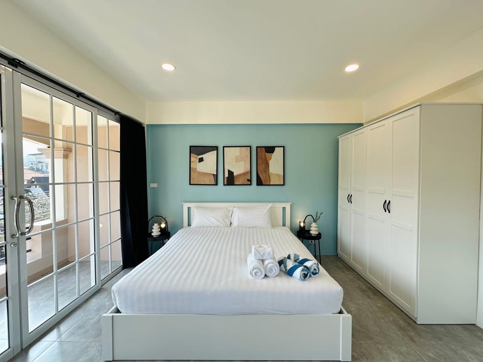 Balcony/Terrace, Balcony/Terrace, Bedroom, Mountain view, Mountain view